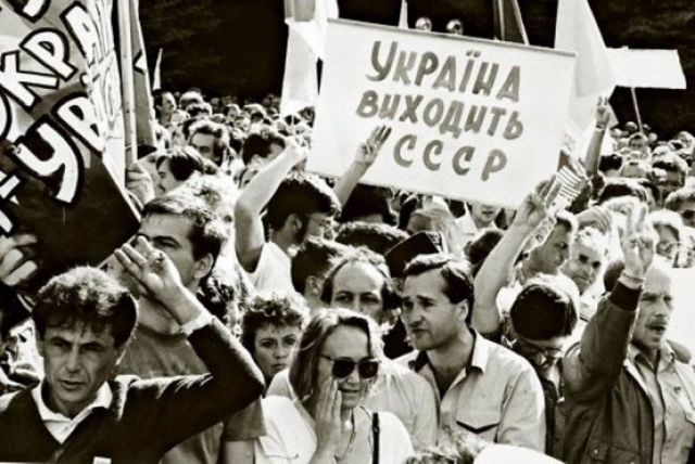 Митинг на площади Октябрьской революции в поддержку Независимости украины в Киеве в августе 1991 г