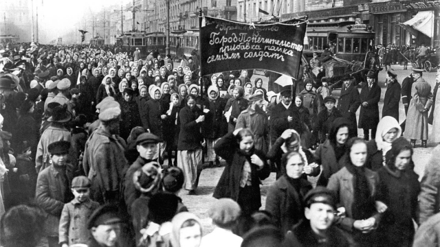 «Голодный бунт» 1917-го: что общего с Россией сто лет спустя?