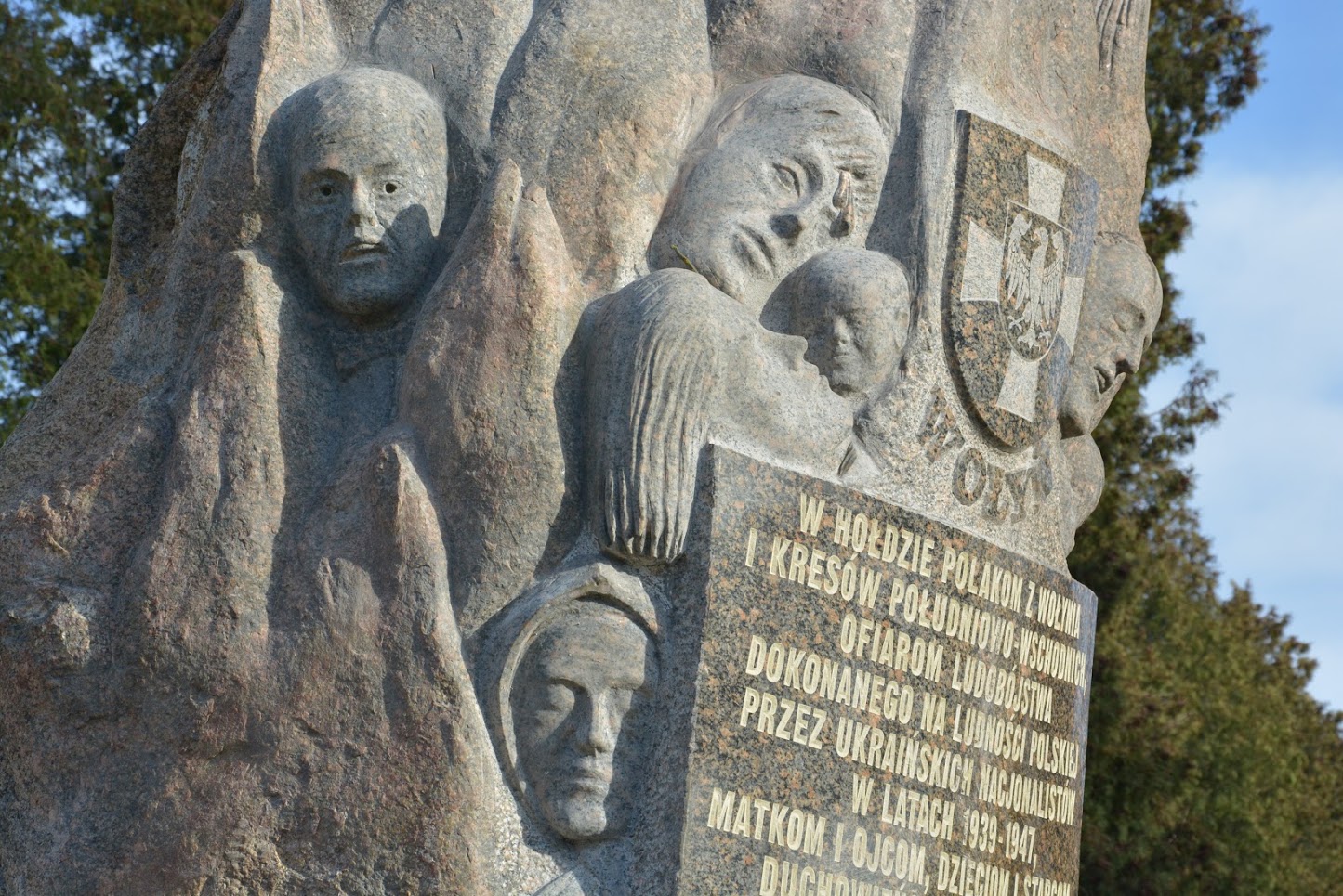 памятник жертвам бандеровцев в польше