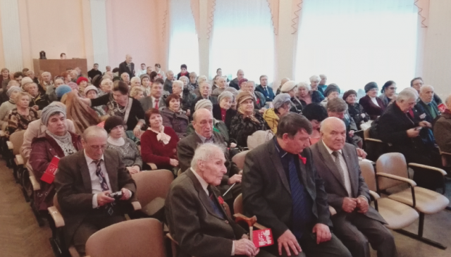 Пожилые граждане на чествовании КПРФ по случаю дня Победы