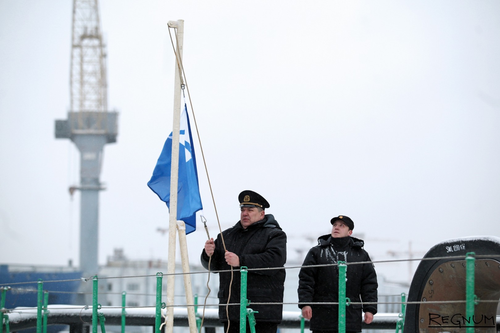 Подъём военно-морского флага на ледоколе «Илья Муромец» 