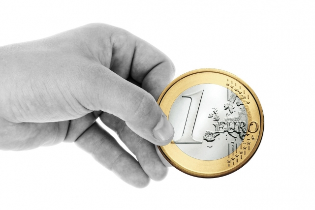 Евро пробил потолок в 70 рублей в ходе торгов на ММВБ