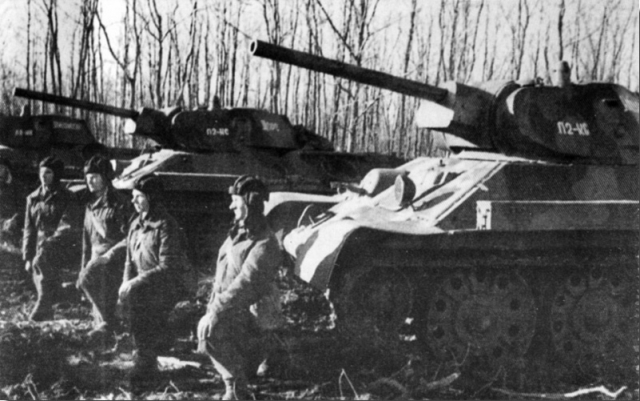 Танки Т-34 с 76мм орудием 