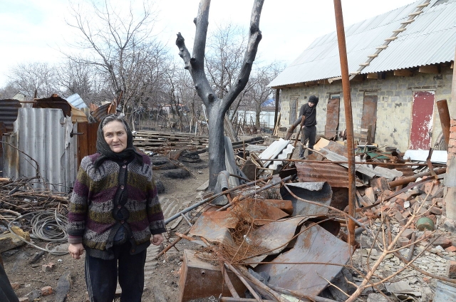 Разрушенный жилой дом в Петровском районе Донецка  