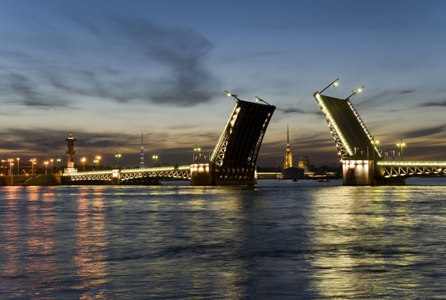 Разведенный мост. Санкт-Петербург
