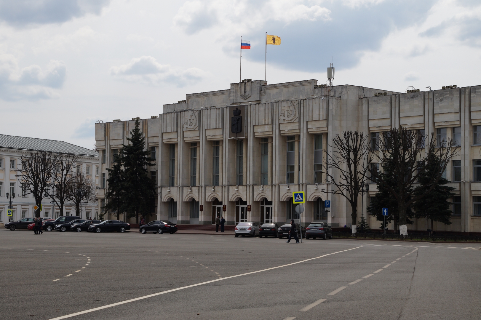 Правительство ярославской. Правительство Ярославской области. Правительство области Ярославль. Ярославль областная администрация. Ярославль правительство Ярославской области.