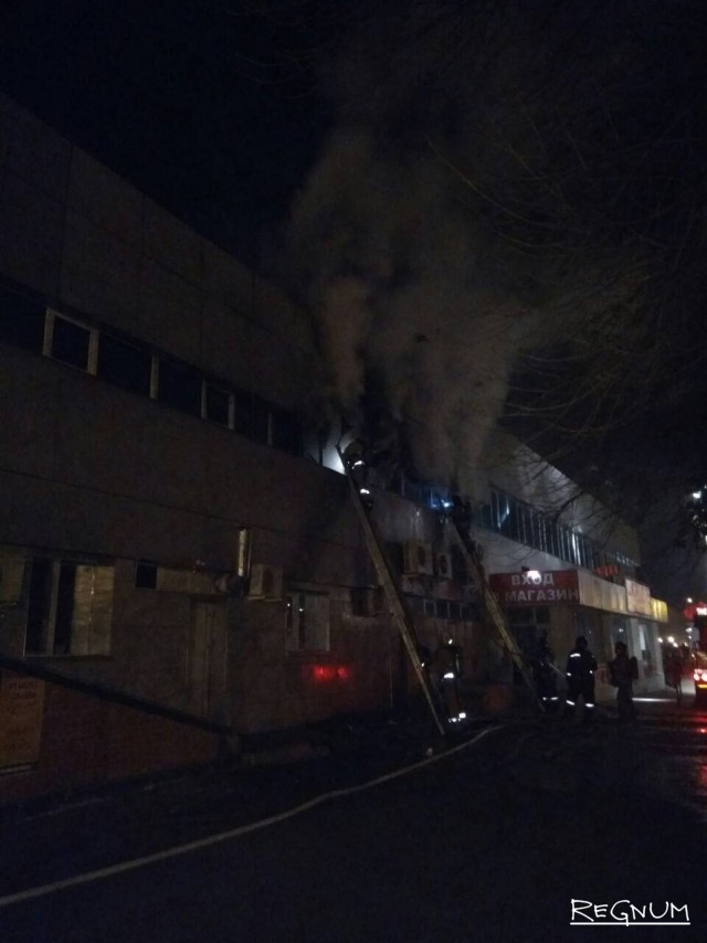 В Оренбурге горел торговый центр «Радуга»