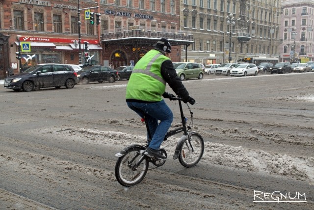 Велосипедист в снегопад