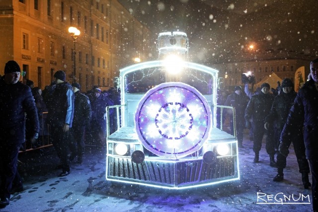 Дед Мороз в Петербурге заставил «коллег» побегать