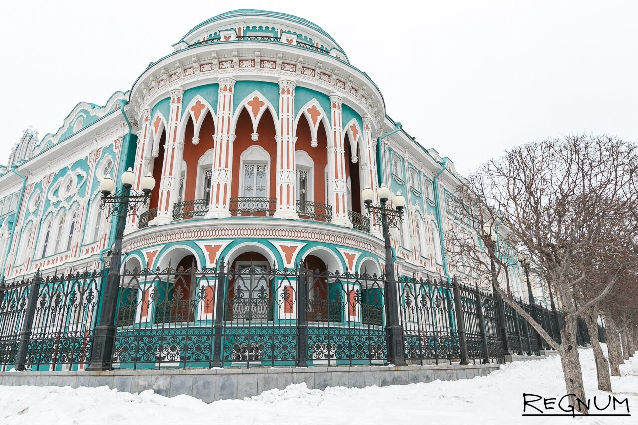 Дом Севастьянова Екатеринбург зима