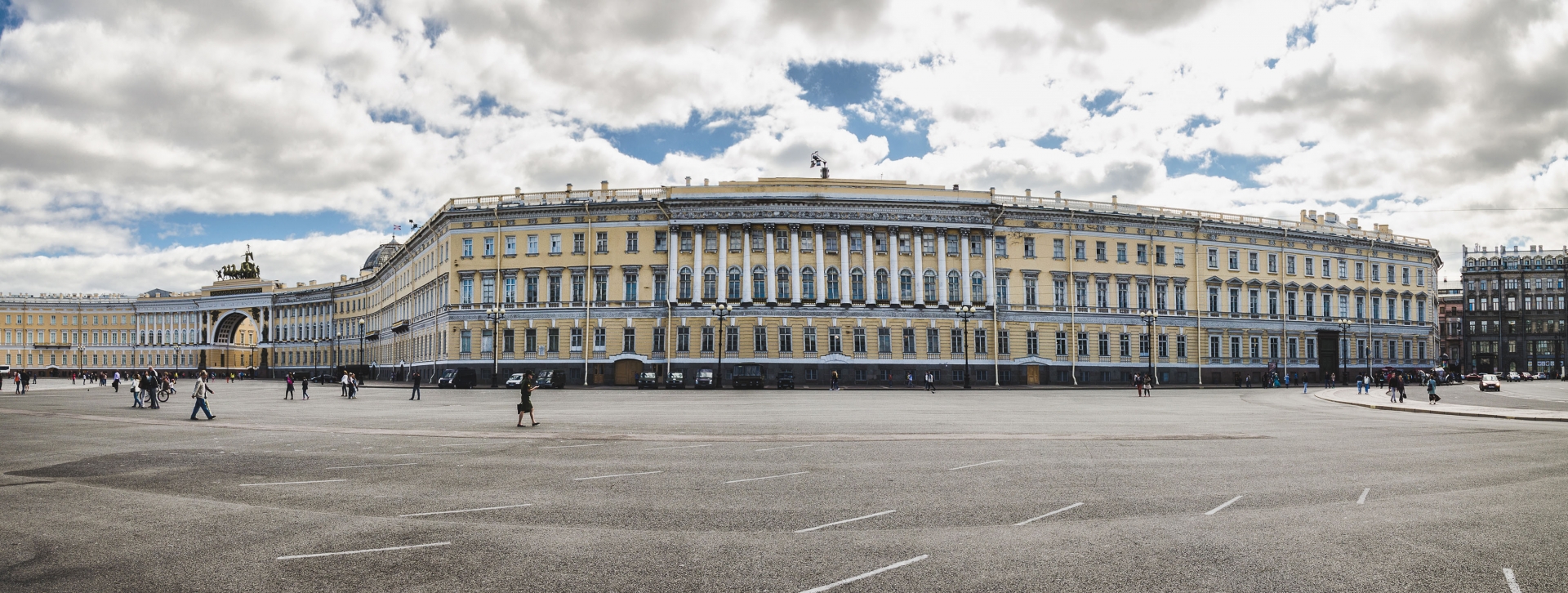 здание главного штаба на дворцовой площади в санкт петербурге