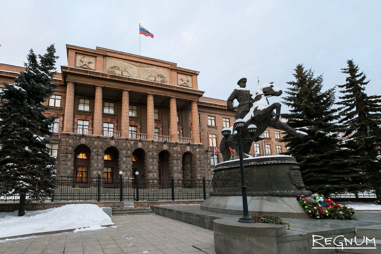 Памятник жукову в екатеринбурге фото