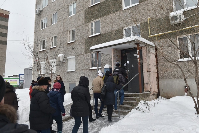 Жители уцелевших после взрыва подъездов в Ижевске возвращаются в квартиры