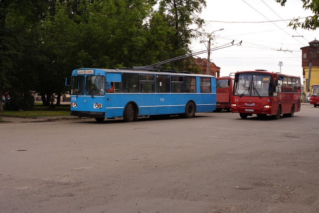 Троллейбусы и автобусы 