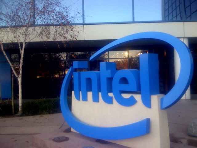 СМИ узнали о критической уязвимости в процессорах Intel