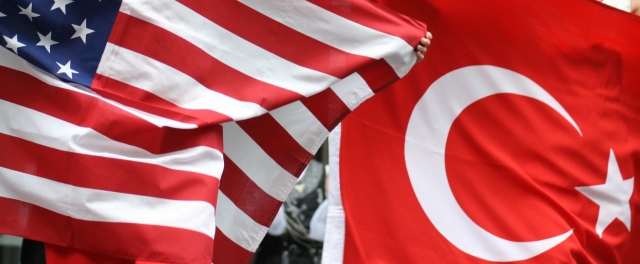 Американские и турецкие флаги 