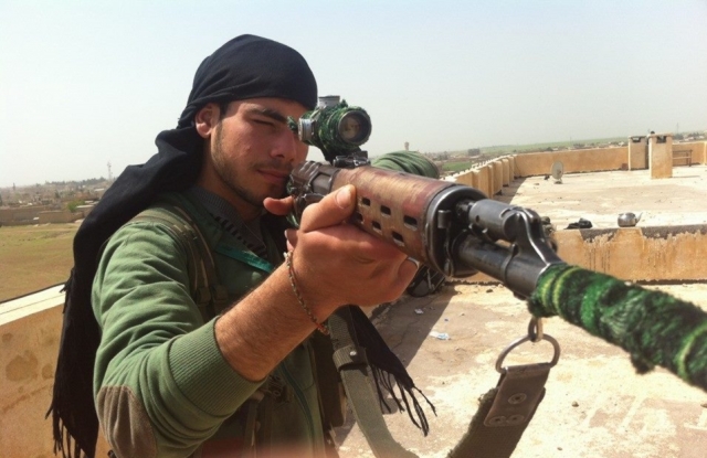 Боец курдского Отряда народной самообороны (YPG)