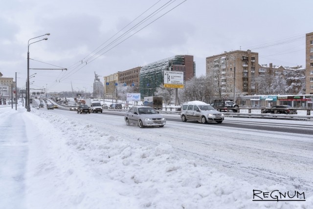 Московские дороги до сих пор не очищены от снега