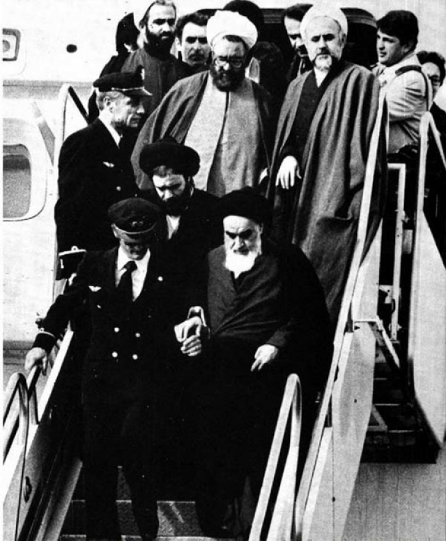 Возвращение Хомейни в Иран после 14 лет изгнания, 1 февраля 1979 года  