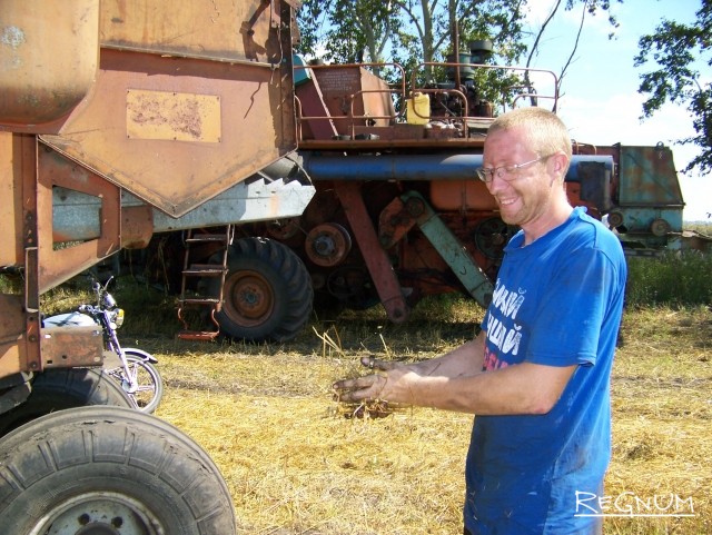 Чинить технику некоторым алтайским фермерам приходится прямо в поле