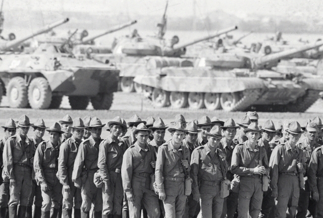 Советские солдаты возвращаются из Афганистана. 1986 