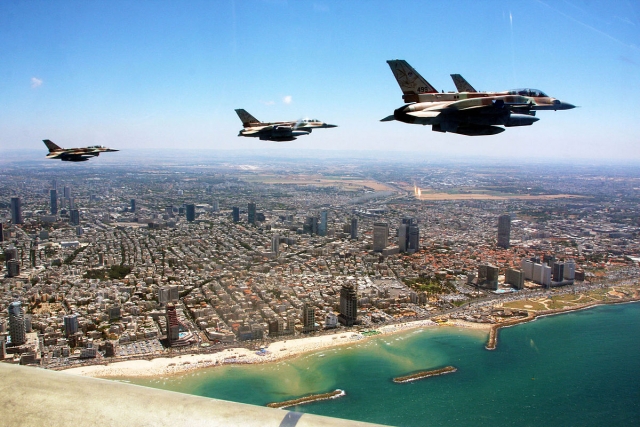 ВВС Израиля атаковали подземные коммуникации ХАМАС в секторе Газа