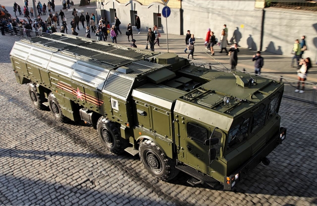 Пусковая установка комплекса «Искандер-М» в транспортном положении
