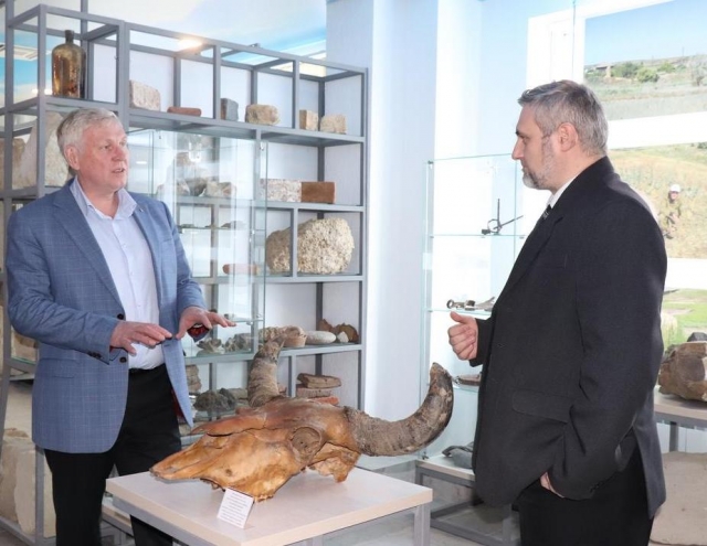 В саратовском вузе открыли лабораторию для юных палеонтологов и археологов