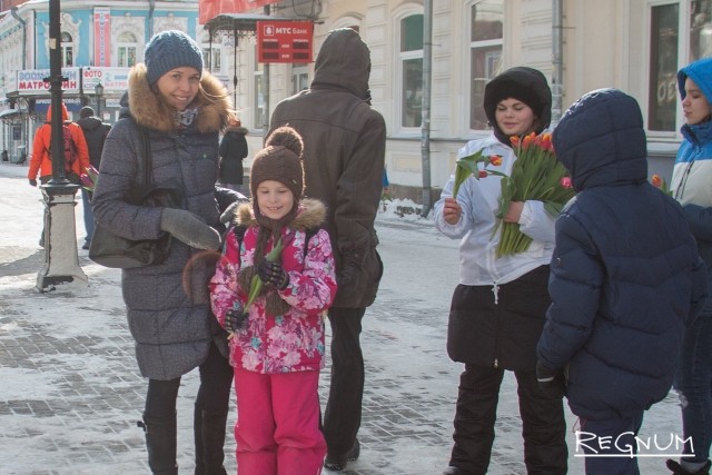 Мороз и ветер в Екатеринбурге не испортили весеннего настроения горожанам