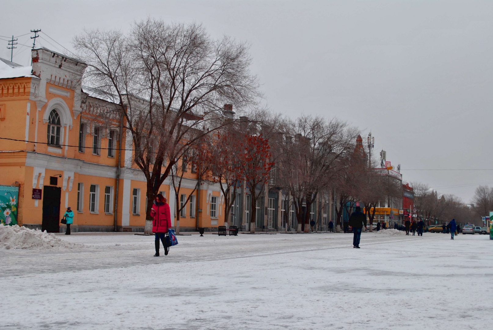 В оренбурге на неделю. Зимний Оренбург. Оренбург зима Советская. Оренбург Советская зимой. Советская улица Оренбург зима.