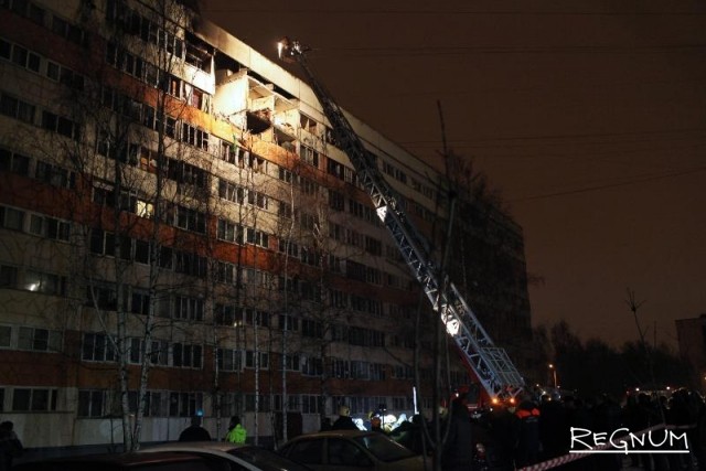 Семь человек обратились к медикам после взрыва в жилом доме Петербурга