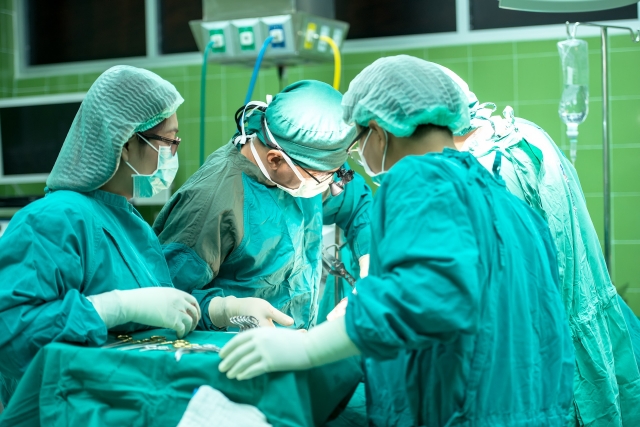 «Майские» указы на практике: хирург заработал внеурочно не больше санитара