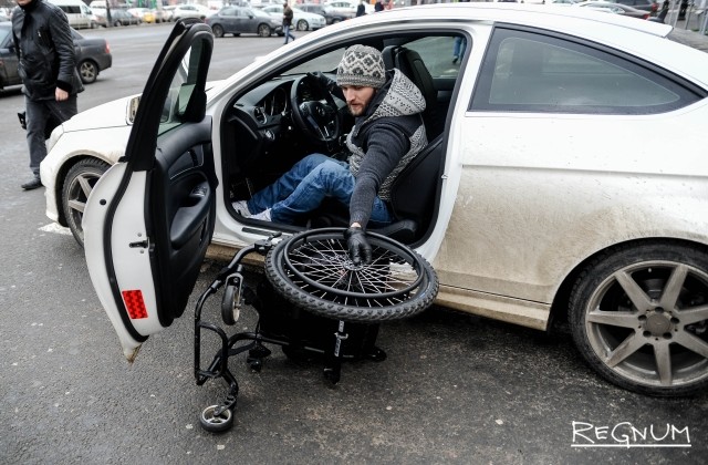 Законопроект об упрощении парковки для инвалидов, внесен в Госдуму