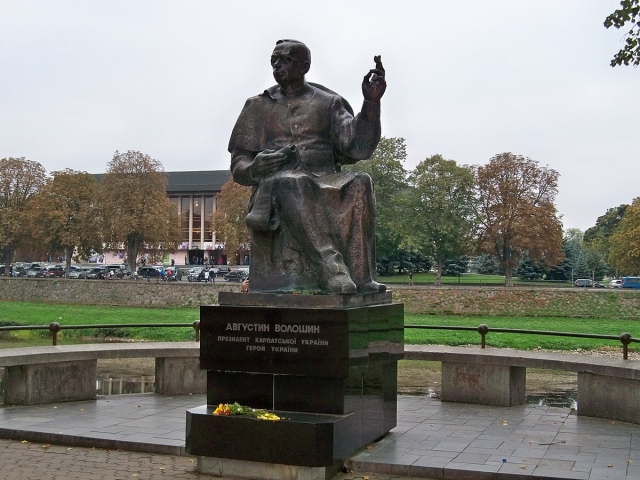 Памятник Августину Волошину. Ужгород. Украина