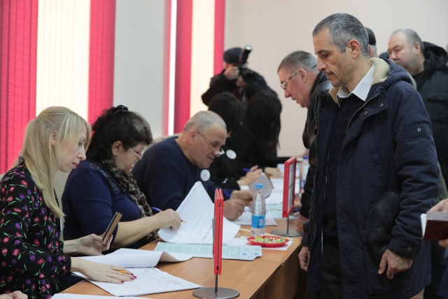 К полудню на Дону проголосовали более 812 тыс. человек