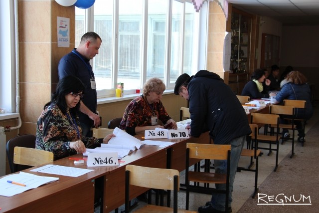 «Мы же граждане»: новосибирцы приходят на выборы в одиночку и семьями