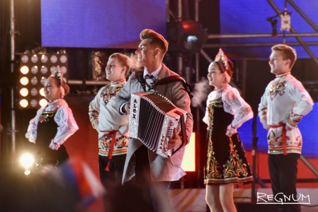 Алексей Воробьев выступает на Красной площади