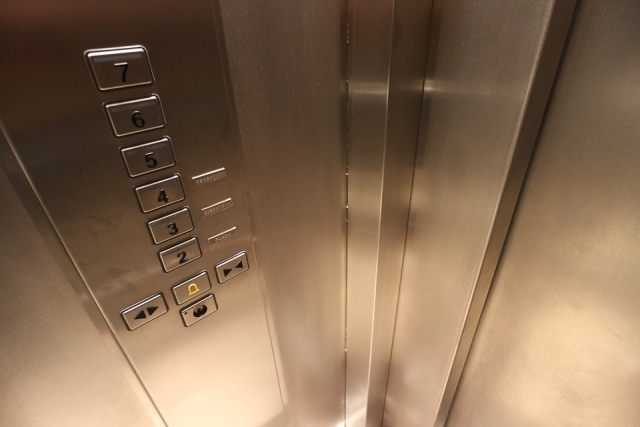 В Ярославле развернулась борьба за право ремонтировать лифты