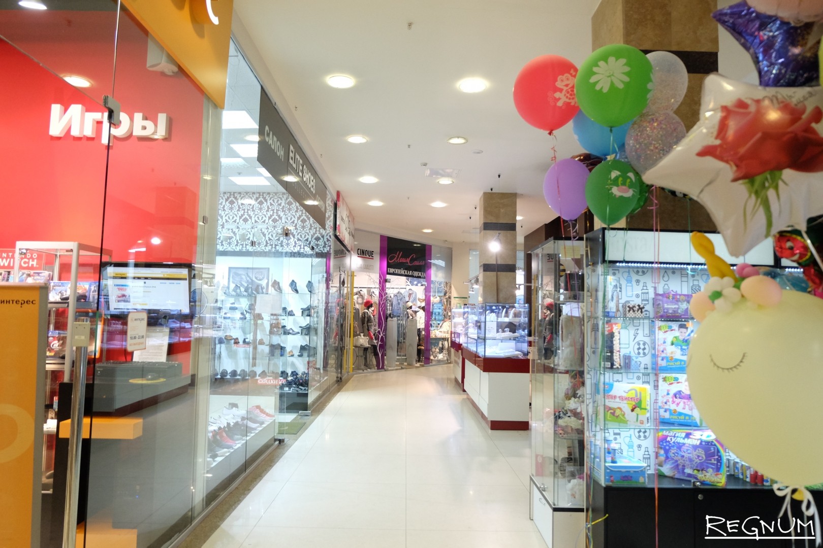 ТРК «Люксор», под потолком пожарные извещатели. Наталья Стрельцова © ИА ...