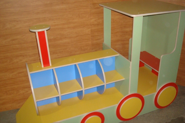 Осуждённые в калужских колониях изготавливают мебель для детсадов и школ