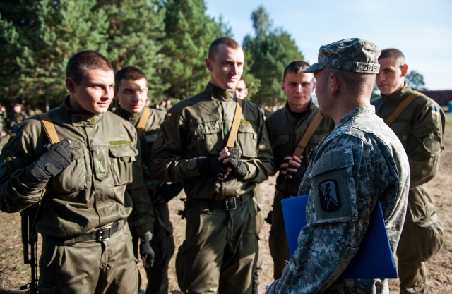 ЛНР: После питания по стандартам НАТО в Донбассе отравились 15 солдат