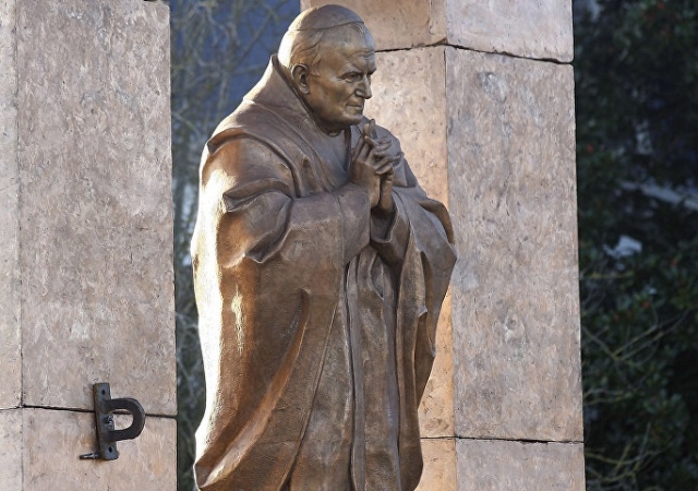 Памятник Иоанну Павлу II