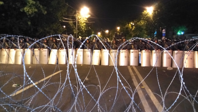 «Переломный момент» настал: оппозиция продолжит перекрывать улицы в Ереване