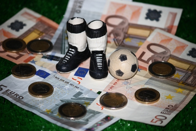 Банкрот с мячом: нижегородский футбольный клуб задолжал 300 млн рублей