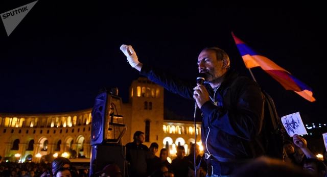 Оппозиция требует от Сержа Саргсяна «плавной передачи власти»