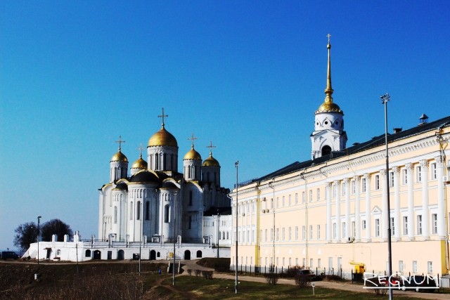 Палаты и Успенский собор во Владимире