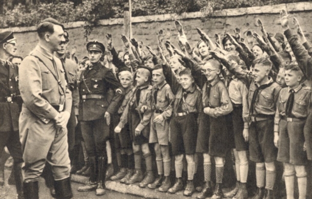 Юные фашисты в лагере Гитлерюгенд. 1930-е