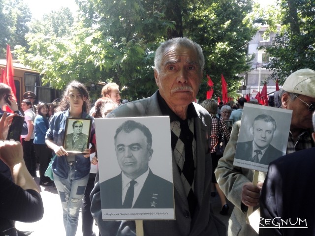 &laquo;Бессмертный полк&raquo; в Ереване. 9 мая 2016 года 