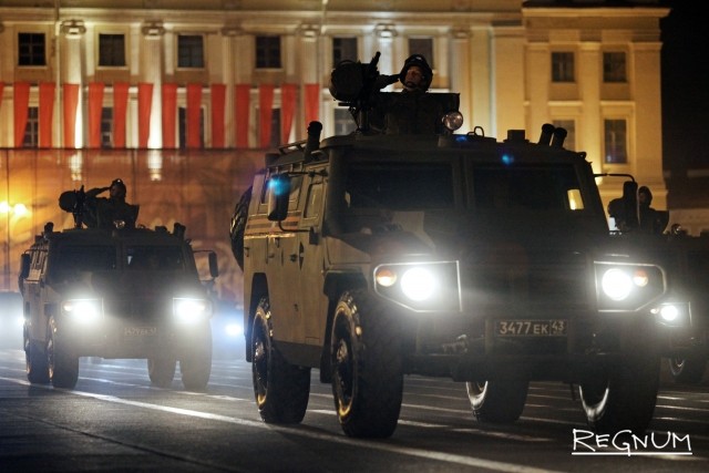 Бронеавтомобили «Тигр-М» на репетиции военного парада в Петербурге  
