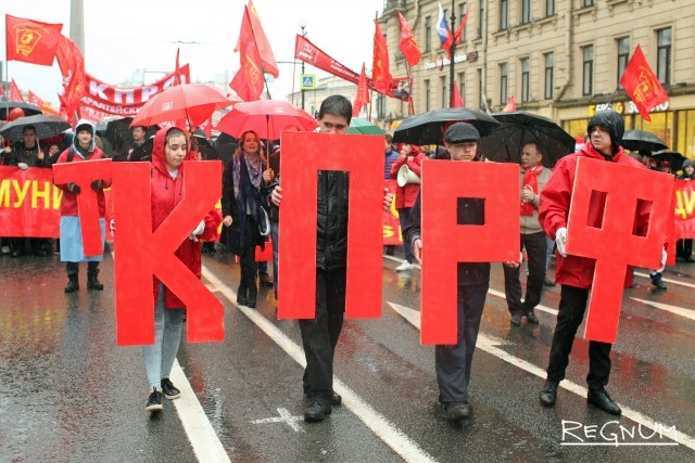 Шествие КПРФ на первомайской демонстрации